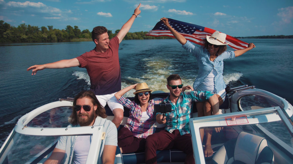 Group,Of,Cheerful,Friends,On,Boat,Celebrating,Independence,Day,And
